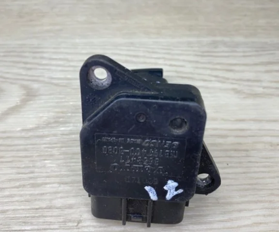 Датчик массового расхода воздуха для Volvo C30 MK 2006-2013 на фотографиях