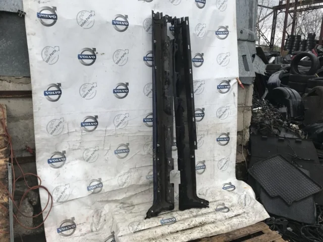 Накладка порога правая для Volvo C30 MK 2006-2013 на фотографиях