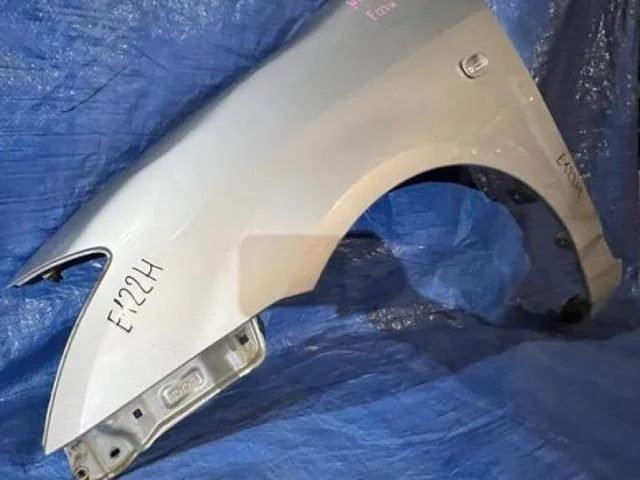 Крылья для Toyota Corolla E120/E130 Седан 2000-2007 на фотографиях