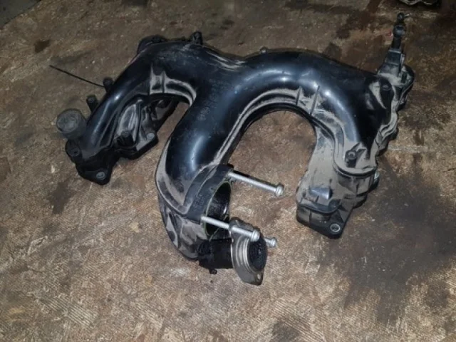 Впускной коллектор для Audi Q7 4L 2005-2015 на фотографиях