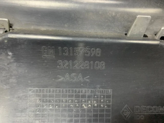 Решетка радиатора для Opel Zafira B 2005-2015 на фотографиях