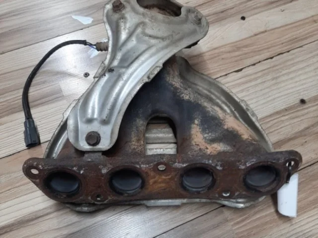 Выпускной коллектор для Toyota RAV4 XA40 2013-2015 на фотографиях