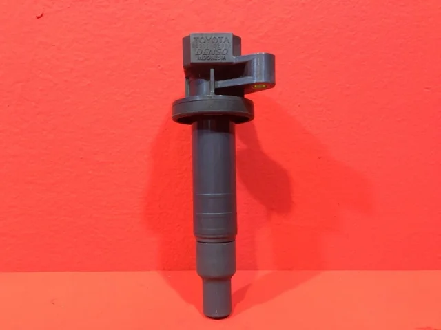 Катушка зажигания для Toyota Corolla E120/E130 Хэтчбек 2001-2007 на фотографиях