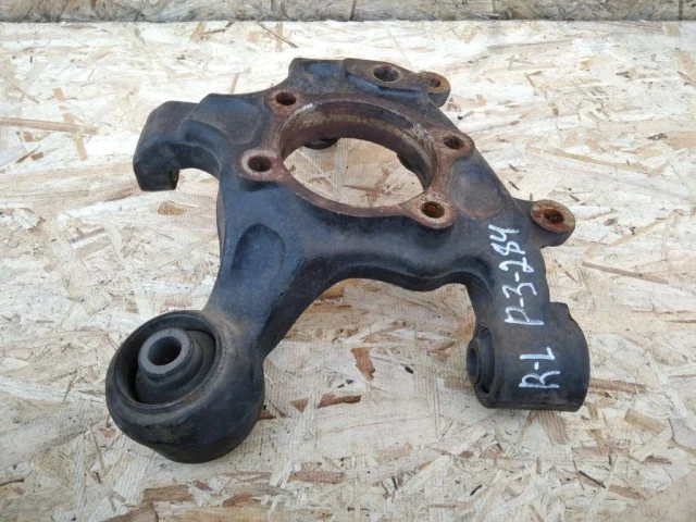 Кулак задний левый для Mitsubishi Pajero V90 5dr rest I 2011-2015 на фотографиях