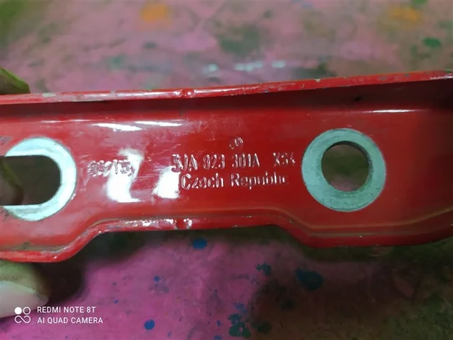 Петля капота левая для Skoda Rapid I NH3 2012-2017 на фотографиях