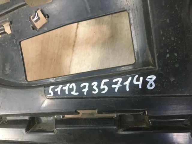 Кронштейн заднего бампера правый для BMW 7er G11/G12 2015-2021 на фотографиях