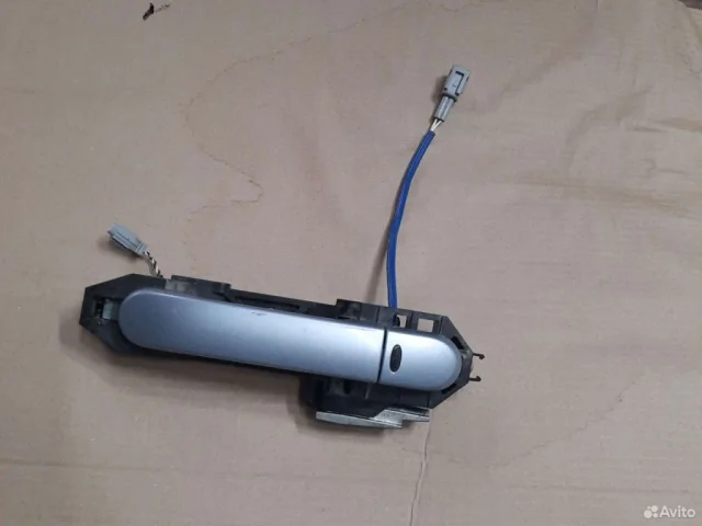 Двери для Nissan Tiida SC11 Седан 2007-2014 на фотографиях