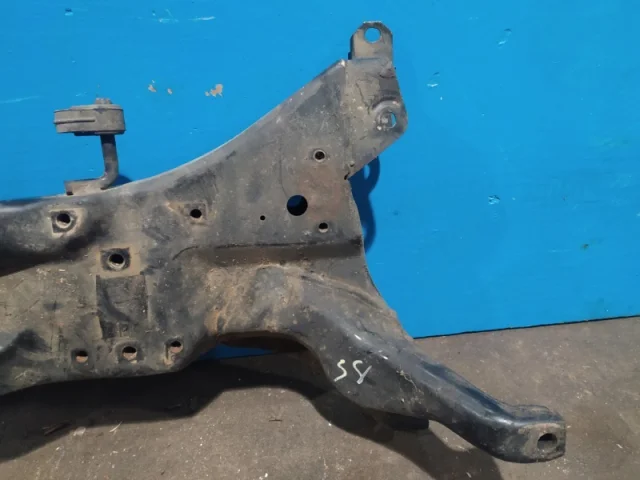 Подрамник двигателя для Mitsubishi Outlander 1 CU0W 2002-2009 на фотографиях