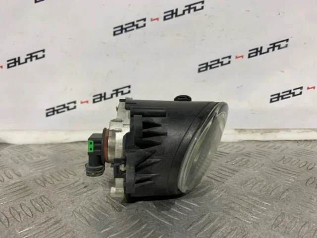 Противотуманка (ПТФ) передняя правая для Volvo C30 MK 2006-2013 на фотографиях