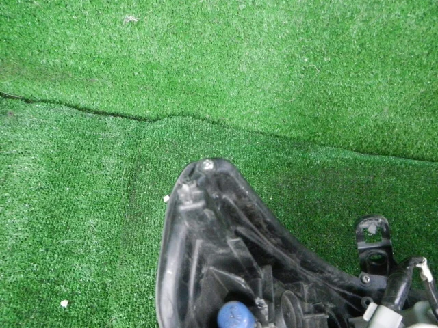 Фара левая для Toyota Land Cruiser 200 2007-2015 на фотографиях