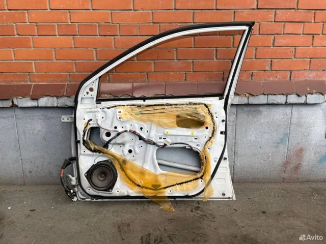 Дверь передняя правая для Toyota Corolla E120/E130 Седан 2000-2007 на фотографиях