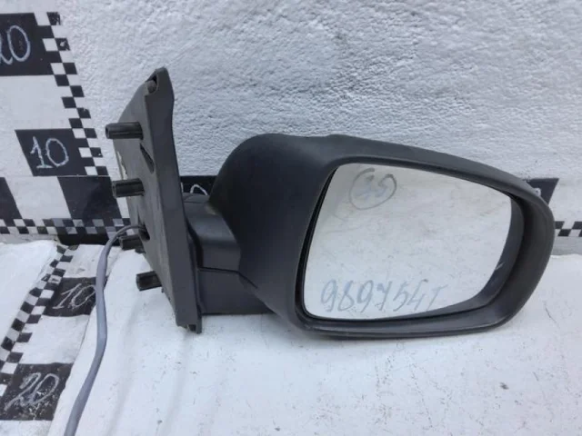 Стекла и зеркала для Nissan Note E12 2012-2020 на фотографиях