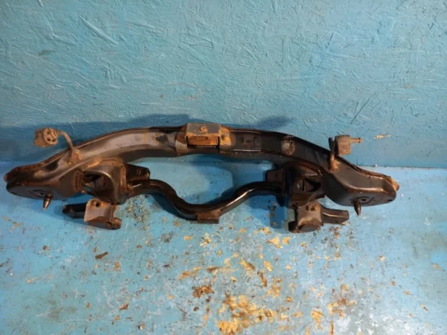 Задний подрамник для Mazda CX 7 ER 2006-2010 на фотографиях