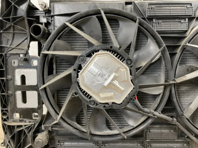 Кассета радиаторов для Audi Q7 4M 2015+ на фотографиях