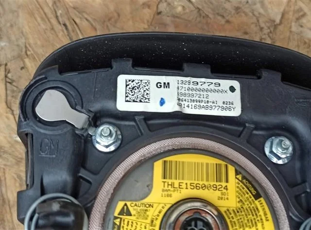 Подушка безопасности водителя для Opel Astra J Sports Tourer 2009-2017 на фотографиях