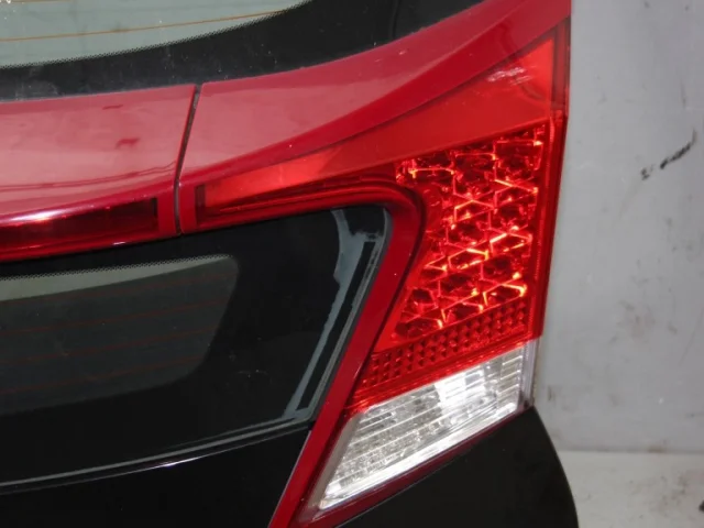 Фонарь внутренний правый для Honda Civic FK 5D 2012-2015 на фотографиях