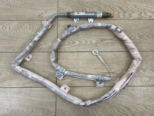 Шторка безопасности правая для Volkswagen Touareg II (7P5) 2010-2014 на фотографиях