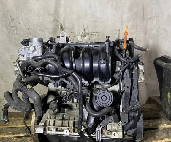 Двигатель без навесного для Volkswagen Polo IV Седан (9N2) 2003-2005 на фотографиях