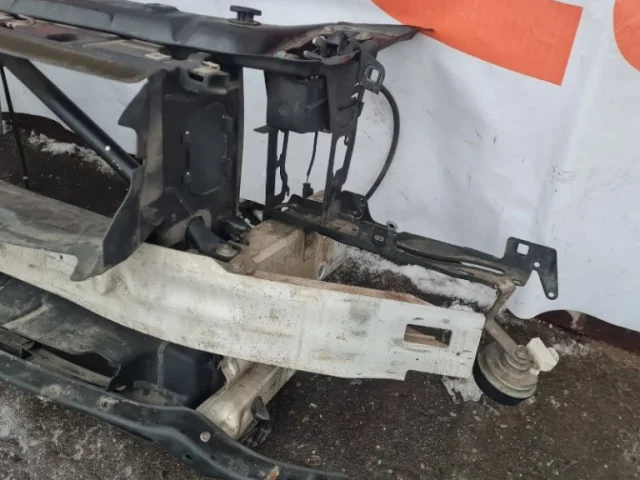 Панель радиатора (телевизор) для BMW 3er F30 2011-2019 на фотографиях