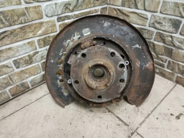 Кулак задний левый для Audi Q7 4L 2005-2015 на фотографиях