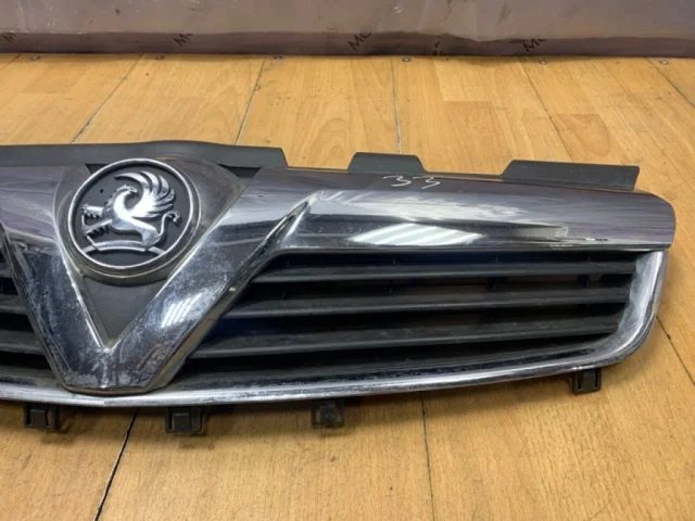 Решетка радиатора для Opel Zafira B 2005-2015 на фотографиях