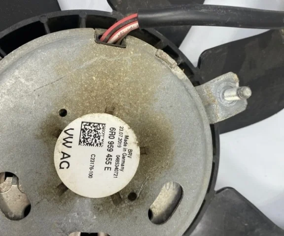 Вентилятор радиатора охлаждения ДВС для Skoda Rapid I NH3 2012-2017 на фотографиях