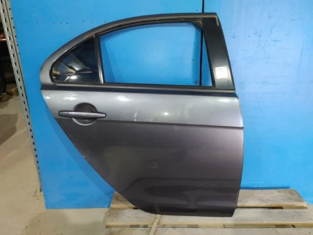 Дверь задняя правая для Mitsubishi Lancer 9 Седан CS 2003-2010 на фотографиях