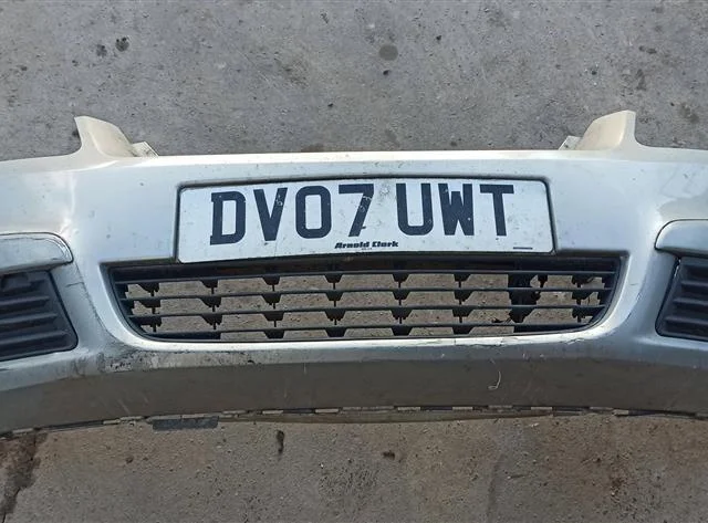 Бампер передний для Opel Zafira B 2005-2015 на фотографиях