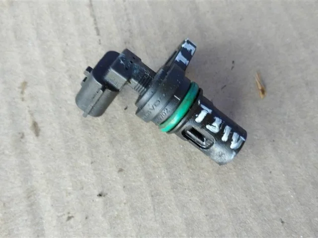 Датчик положения коленвала для Nissan X-Trail T30 RU 2001-2007 на фотографиях