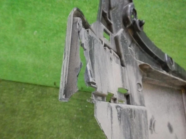 Кронштейн заднего бампера левый для BMW 5er Ф10 Rest. 2014-2017 на фотографиях