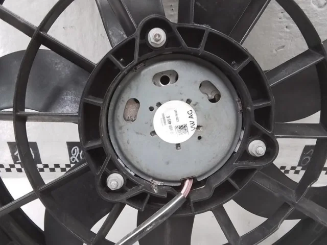 Вентилятор радиатора охлаждения ДВС для Skoda Rapid I rest NH3 2017-2020 на фотографиях