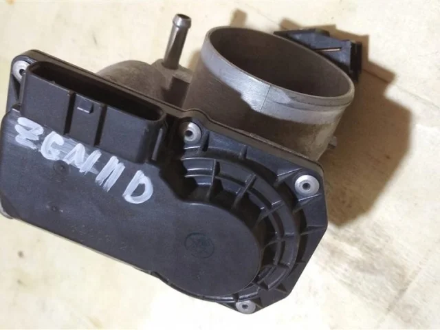 Дроссельная заслонка для Toyota RAV4 XA40 2013-2015 на фотографиях