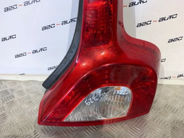 Фонарь правый для Volvo C30 MK 2006-2013 на фотографиях