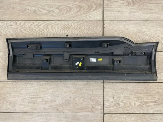 Стекло двери заднее правое для Audi Q7 4M 2015+ на фотографиях