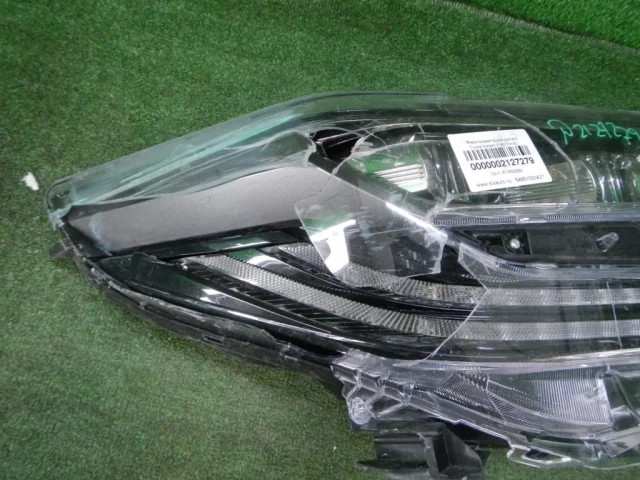 Фара ксенон левая для Toyota Alphard H30 2015+ на фотографиях