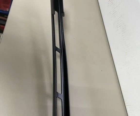 Поводок лобового стеклоочистителя правый для Audi Q7 4L 2005-2015 на фотографиях