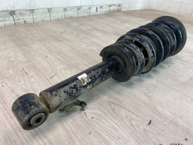 Амортизатор для Mitsubishi Pajero V70 5dr 1999-2006 на фотографиях