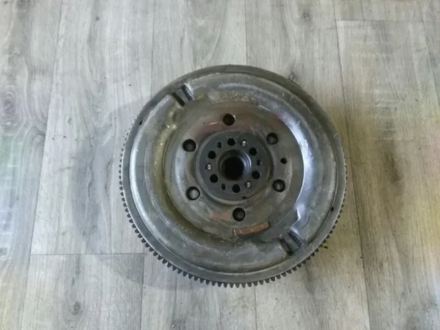 Маховик для Nissan X-Trail T30 RU 2001-2007 на фотографиях