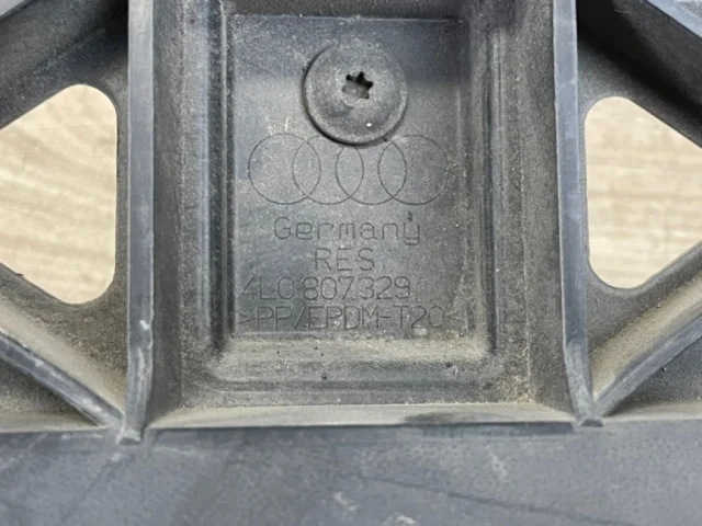 Кронштейн заднего бампера левый для Audi Q7 4L 2005-2015 на фотографиях