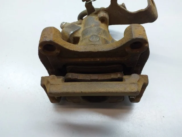 Суппорт задний левый для Mazda CX 5 KF 2017 на фотографиях