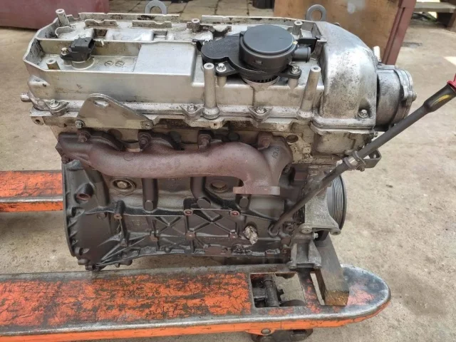 Двигатель без навесного для Mercedes-Benz Vito W639 Viano 2003-2013 на фотографиях