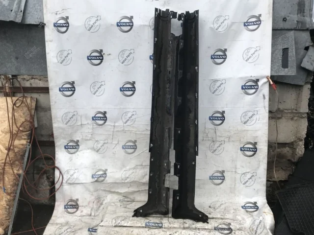 Накладка порога правая для Volvo C30 MK 2006-2013 на фотографиях