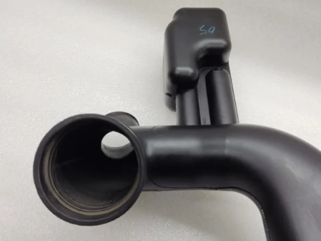 Впускной патрубок воздушного фильтра для Suzuki Grand Vitara 2005-2014 на фотографиях