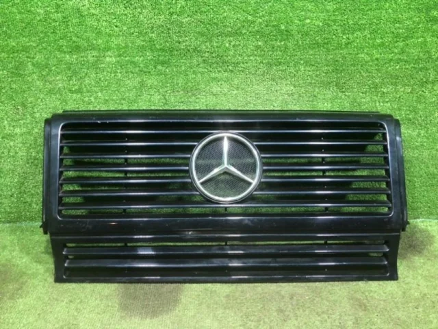 Решетка радиатора для Mercedes-Benz G class W463 1990-2012 на фотографиях