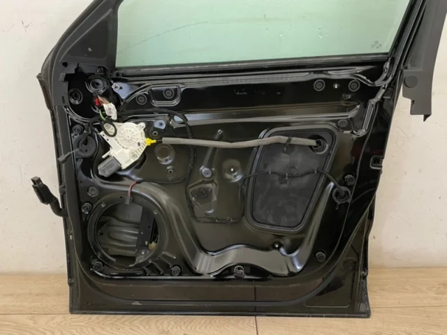 Дверь передняя правая для Audi Q3 8U 2011-2019 на фотографиях