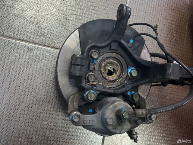 Кулак поворотный левый для Nissan Tiida SC11 Седан 2007-2014 на фотографиях