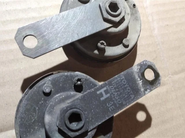 Звуковой сигнал для Toyota Corolla E140/E150 Седан 2006-2013 на фотографиях