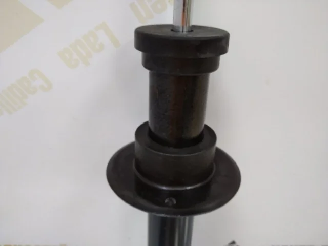 Амортизаторы задние (комплект) для BMW 5er G30 2016-2023 на фотографиях