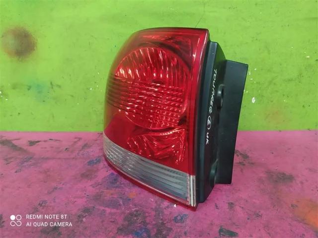 Фонарь внешний левый для Volkswagen Touareg I (7L) 2002-2010 на фотографиях