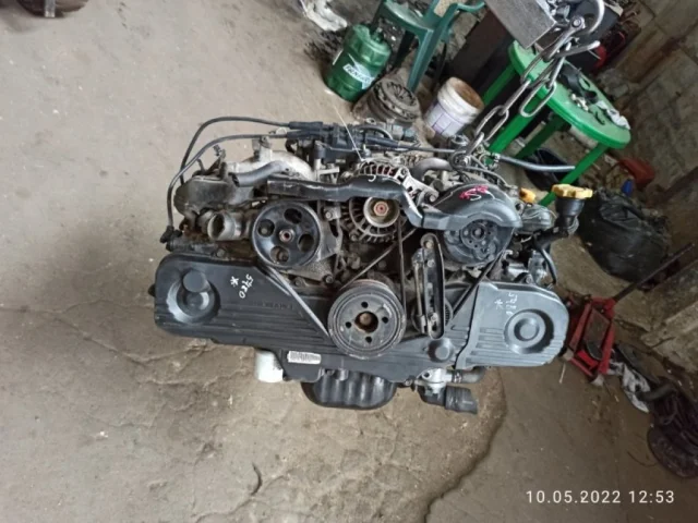 Двигатель без навесного для Subaru Legacy B4 BE 1998-2003 на фотографиях